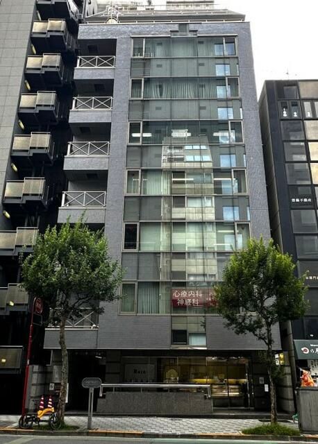【千代田区・半蔵門駅徒歩1分】駅近×複数路線利用可　看板設置2か所あり　飲食店可・居抜き　24時間利用可　34.71坪　天井高2.5m以上